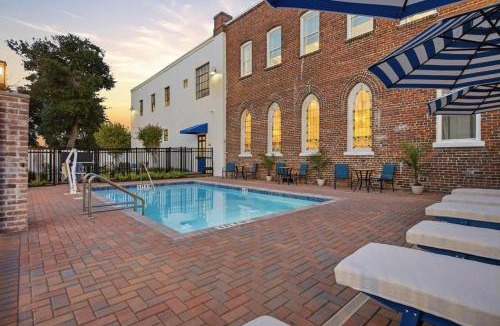 Downtown Jacksonville Apartment | The Ella Stylish King Studio in LaVilla Pool