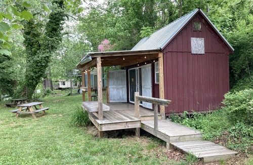 Alexander Cottage | The Farm Stand Cottage @ Camp Driftwood Asheville