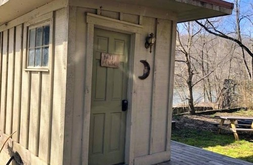 Alexander Cottage | The Farm Stand Cottage @ Camp Driftwood Asheville