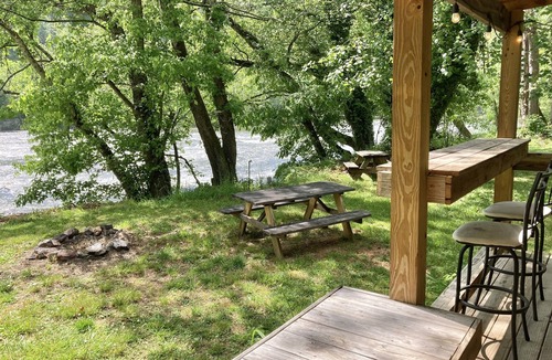 Alexander Cottage | The Farm Stand Cottage @ Camp Driftwood Asheville