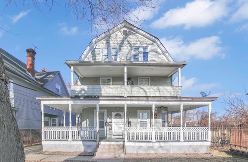Asylum Hill Apartment | The Gem! Cozy 1-bedroom with AC and WiFi in charming Hartford with office space