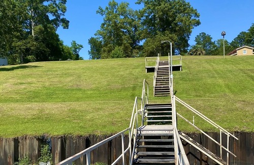 Fort Gaines House | THE GEORGIA SHORES Retreat on Lake Eufaula AL. Pet Friendly! Kayak's available.