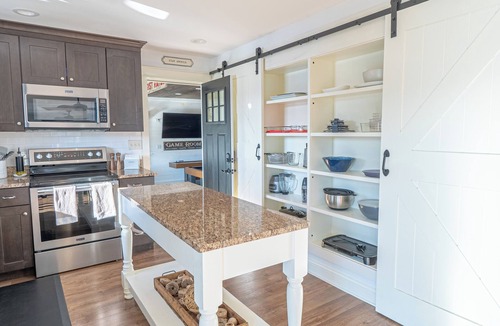 Fort Ann House | The Grandview- Family and Pet Friendly
