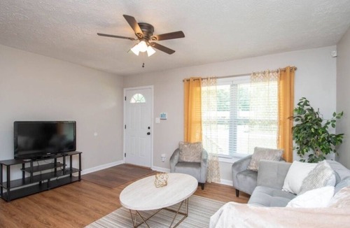 Jonesboro House | The Great Escape! A spacious and inviting atmosphere to relax and entertain.!!