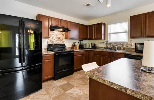 Riverdale House | The Green Haven-Modern 3BR Family Home.