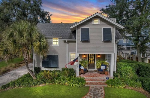 King City House | The Grey Pearl - Swimming Pool, Premier Location!