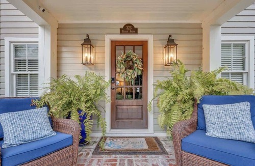 King City House | The Grey Pearl - Swimming Pool, Premier Location!