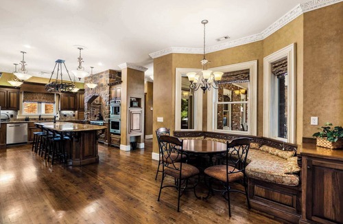 Maysville House | The Highlands mansion, sleeps 28