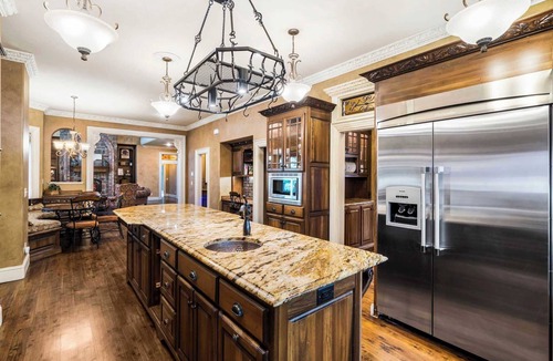 Maysville House | The Highlands mansion, sleeps 28