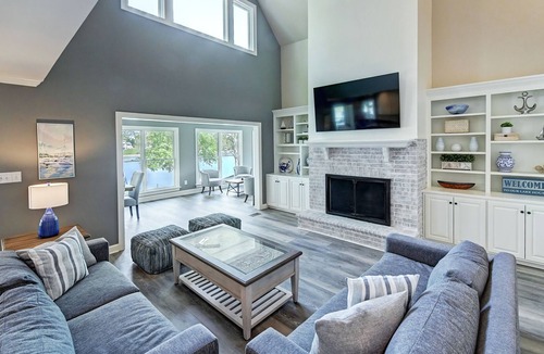 Mayhew House | The Homestead | Sunsets Galore! renovated house - sleeps 16 | Fire Pit