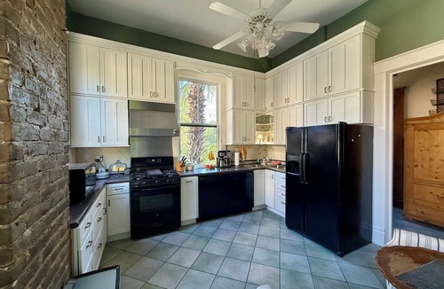 Hannon Park House | The Kate Shepard House is a beautiful Queen Victorian catalog home that was built in 1897. Come experience a genuine southern getaway complete with charm and comfort in this beautiful 6 bedroom 6 and half bathroom home in Mobile Alabama. Plenty of ro