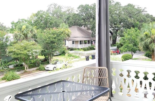 Old East Hill Apartment | The Kelley House | Suite 3 w/Balcony