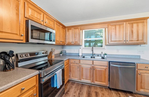 Lake Oconee House | The Lake Escape, Sleeps 8, Big Deep Water, Kayaks, Lily Pad + MORE!