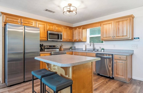 Lake Oconee House | The Lake Escape, Sleeps 8, Big Deep Water, Kayaks, Lily Pad + MORE!