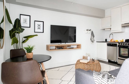 Virginia Highland Apartment | The Layla – Walkable Downtown Apartment + Rooftop