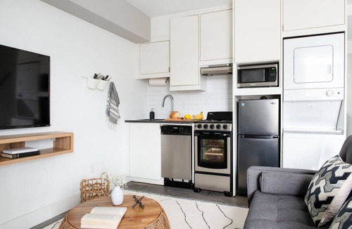 Virginia Highland Apartment | The Layla – Walkable Downtown Apartment + Rooftop