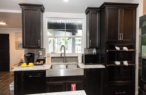 Springfield Apartment | The Legacy House 6BR Springfield Family Home