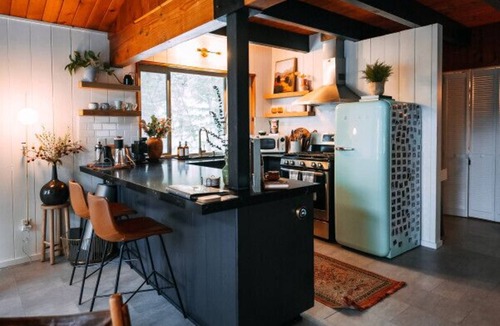 Running Springs Cabin | The Lightfoot Cabin · Mid-Century Perfect Romantic Getaway Hot Tub|Sauna