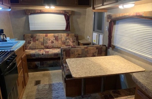 Dandridge RV Rental | The Little Dipper is an adorable & cozy camper located in charming Dandridge TN