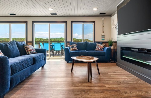 Dandridge Cabin | The Lodge at Lakeside by RedAwning