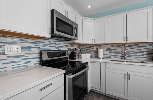 Mid Island Apartment | The Mai Tai at Lazy Way