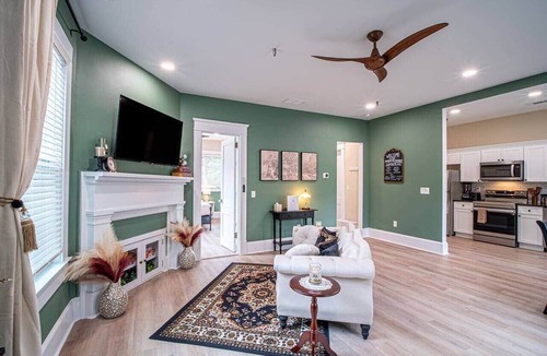 Marietta Apartment | The Marietta Square Manor