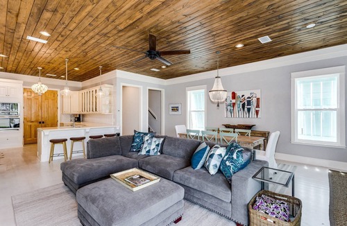 Ono Island House | The Meadows-Mallory Square North |Community Pool |Mins to Gulf Beaches |Gourmet Kitchen |Boat Dock