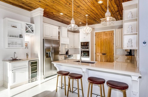Ono Island House | The Meadows-Mallory Square North |Community Pool |Mins to Gulf Beaches |Gourmet Kitchen |Boat Dock
