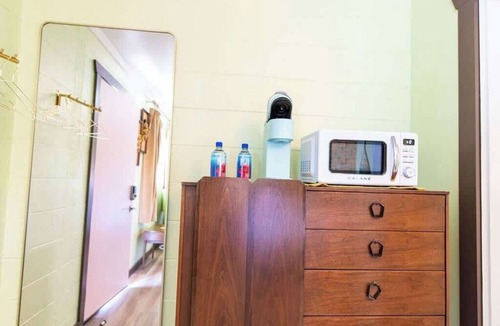 Trenton Hotel | The Mod Pad | Retro 1960s Room Near Chattanooga