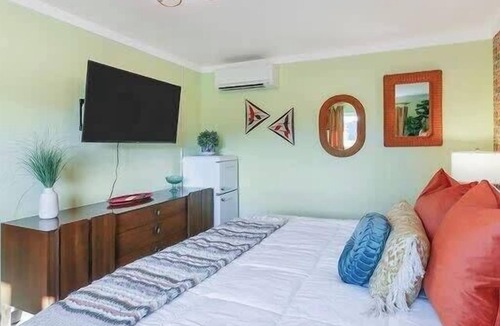 Trenton Hotel | The Mod Pad | Retro 1960s Room Near Chattanooga