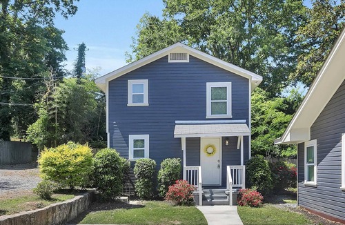Crestline Heights Apartment | The Modern Magnolia S