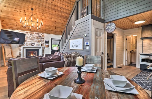 Sevierville Cabin | 'The Moonshine' Cabin: Hot Tub, 3 Mi to Dollywood