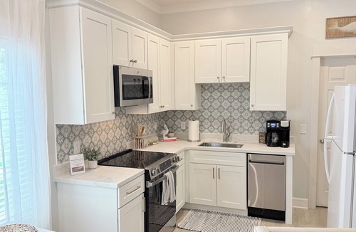 Saint Simons Heights Cottage | The Nest at Circle Park - Cute Cozy Cottage