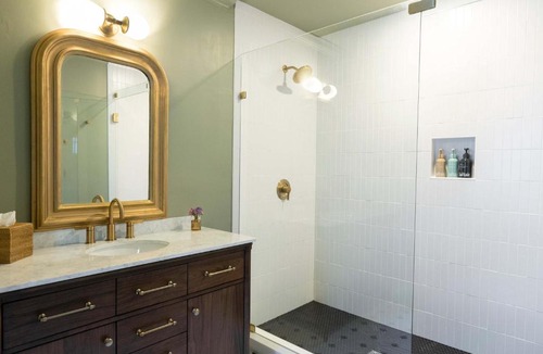 Harleston Village Bed & Breakfast | The Nicholas Veranda King Suite- 1 Block to King