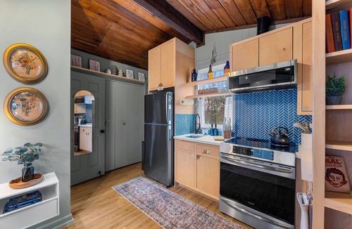Weaverville Cabin | The Nook - Cozy Bungalow in the Countryside