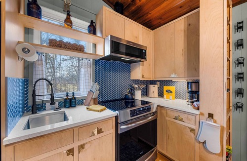 Weaverville Cabin | The Nook - Cozy Bungalow in the Countryside