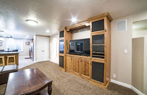 Highland Apartment | The Pickleball Manor