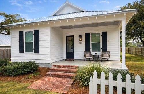 Ocean Springs House | The Porches at Forest Hills - Downtown Cottage