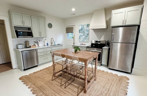 Griffin Apartment | The Portico - 2 BR 1 BA Apt