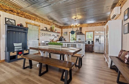 Valley Head House | The Prairie House Retreat, Hot Tub, Family !