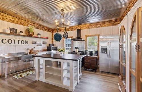 Valley Head House | The Prairie House Retreat, Hot Tub, Family !