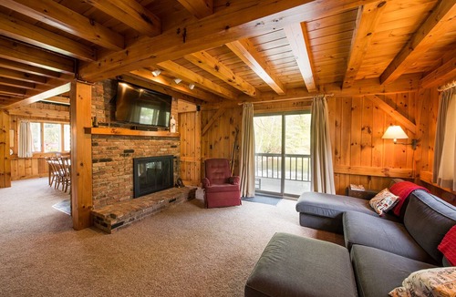 Ludlow House | The Red Bridge House. 360° of lake views.