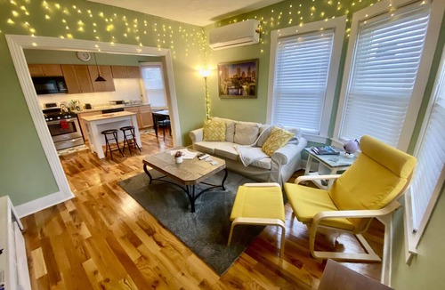 Providence Apartment | ⭐The Rhody Retreat⭐ Minutes from Downtown ⭐Modern, Spacious, Highly Rated!⭐