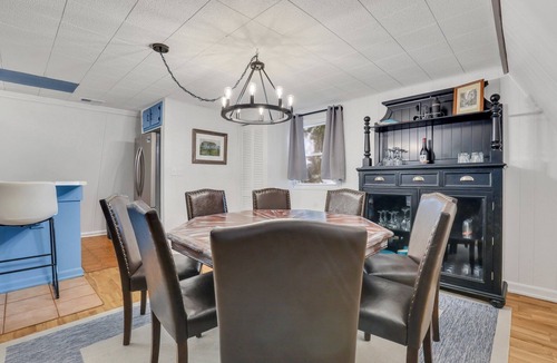 Townsend House | The River Hut, A Charming 3-Bed 3 BA House and Bunk House with Deep Water Dock!