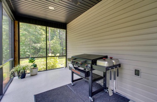 Scottsboro House | 'The Romano Retreat' Modern Lake Guntersville Home