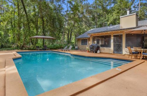 Gainesville House | The Secluded Sanctuary Zen Nature Retreat with Salt Pool, Office & Lanai