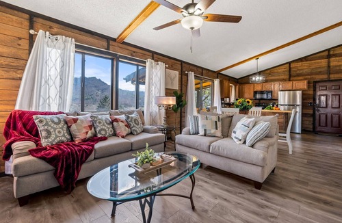 Waynesville Cabin | The Sirius Cabin|Mountain View|Fireplace|Deck|More