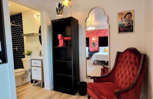 Trenton Hotel | The Space Age - Retro 1960s Motel Near Chattanooga