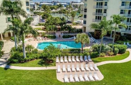 South Island Apartment | The Starfish Getaway 9th Floor Beach Front Condo