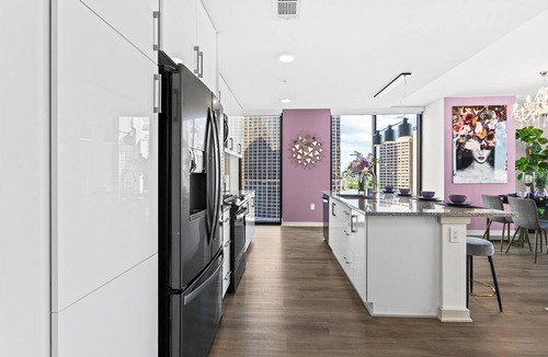 Peachtree Center Apartment | The Velvet Room | 17th Floor Luxury Condo | Skyline Views & Balcony